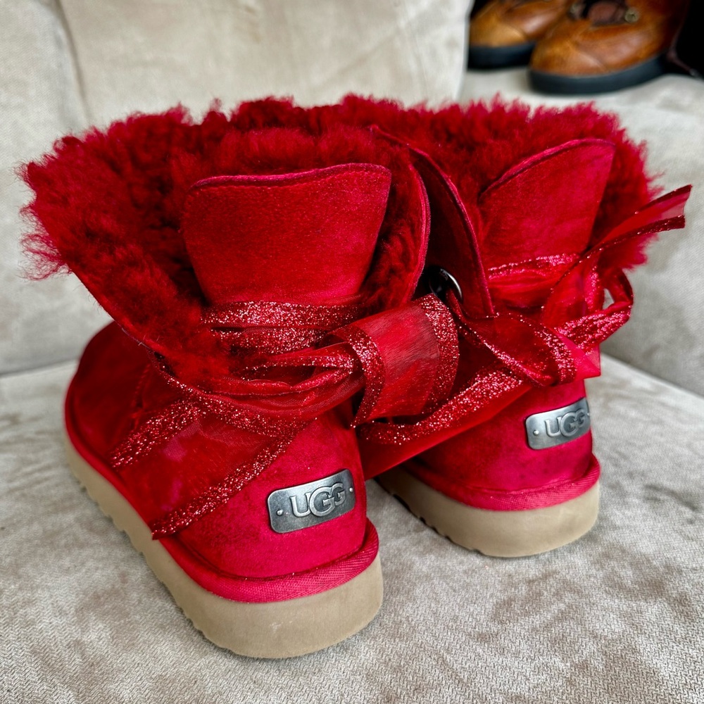 UGGS Australia Women's Sz 9 Boots Mini Bailey Bow Red Suede Lining Ankle Boot - Picture 2 of 9